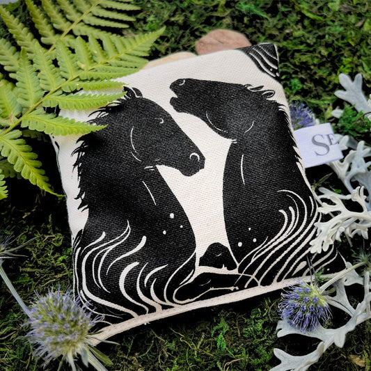 Kelpies - Corrie Pocket Warmer